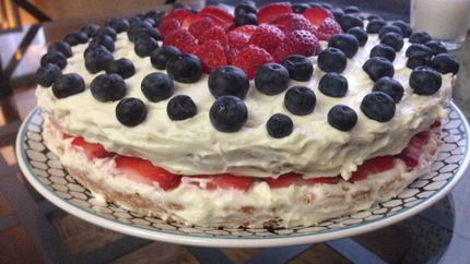 Бисквитный торт с кремом из сыра маскарпоне