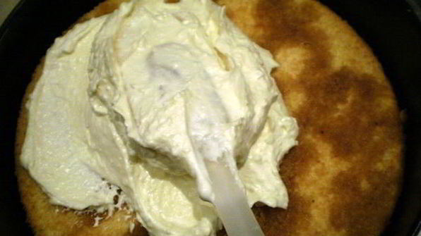 бисквитный торт с творогом и бананами