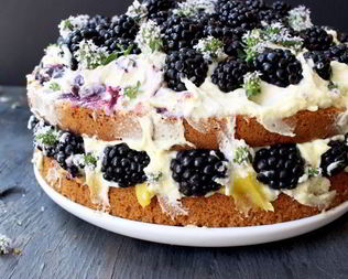 Итальянский лимонный торт с маскарпоне и ягодами