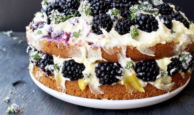 Итальянский лимонный торт с маскарпоне и ягодами