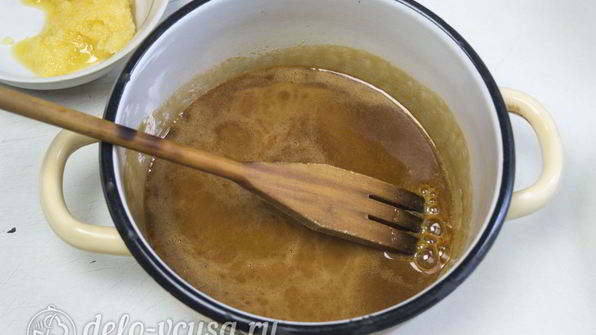 карамельный медовик с апельсиновым кремом