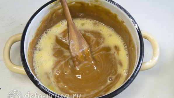 карамельный медовик с апельсиновым кремом