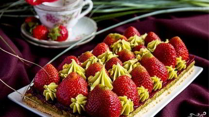 Клубнично-фисташковый торт