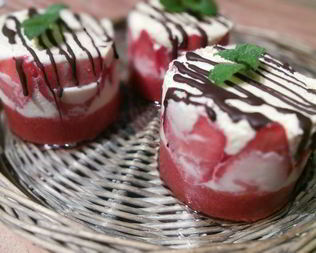 Мини-торт мороженое Клубничный мохито