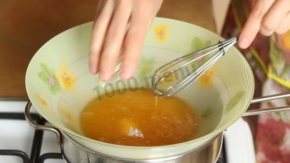 муссовый торт с зеркальной глазурью медовый