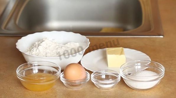 муссовый торт с зеркальной глазурью медовый