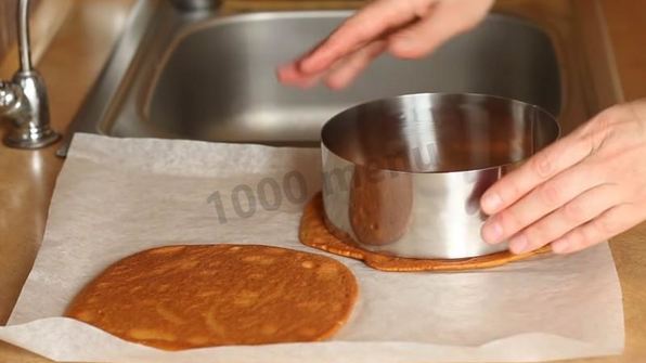 муссовый торт с зеркальной глазурью медовый