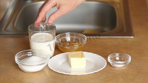 муссовый торт с зеркальной глазурью медовый