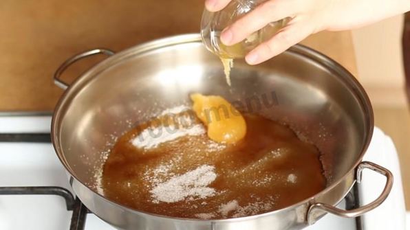 муссовый торт с зеркальной глазурью медовый