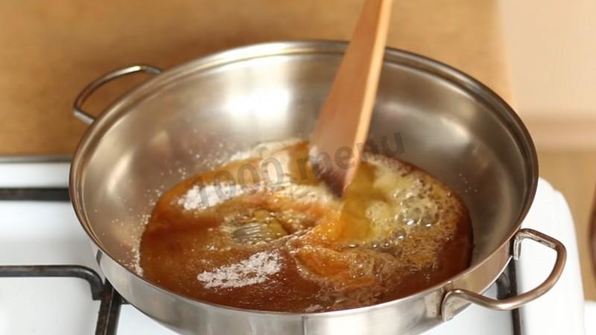 муссовый торт с зеркальной глазурью медовый