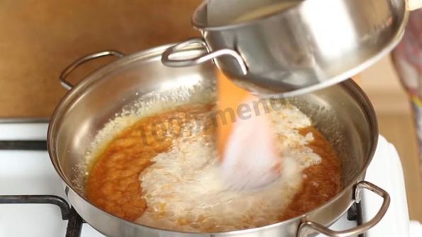 муссовый торт с зеркальной глазурью медовый