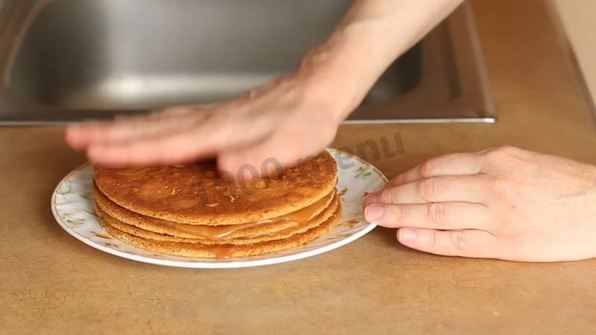 муссовый торт с зеркальной глазурью медовый