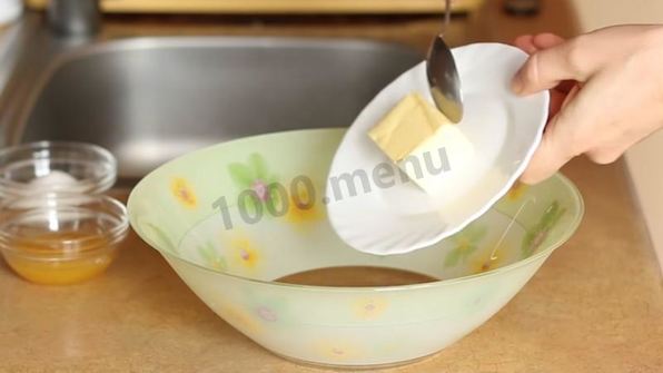 муссовый торт с зеркальной глазурью медовый