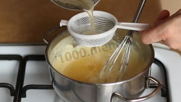 муссовый торт с зеркальной глазурью медовый