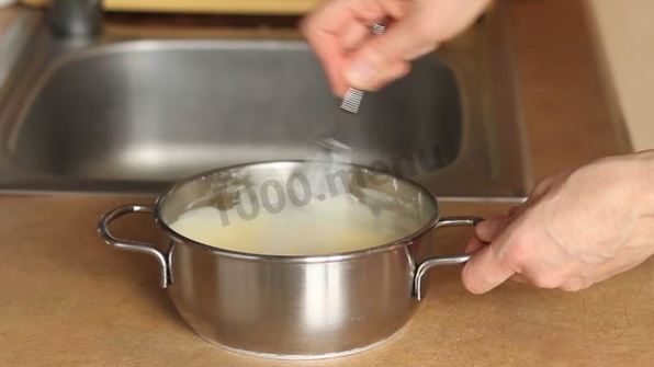 муссовый торт с зеркальной глазурью медовый