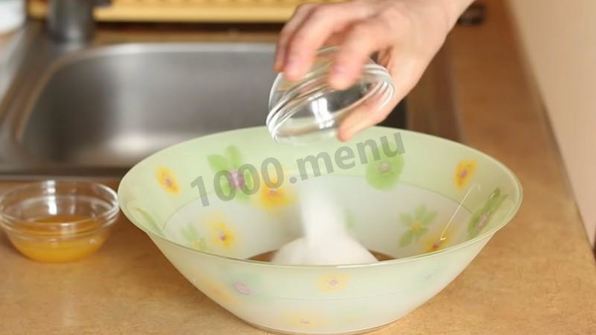 муссовый торт с зеркальной глазурью медовый