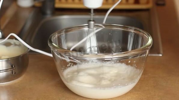 муссовый торт с зеркальной глазурью медовый