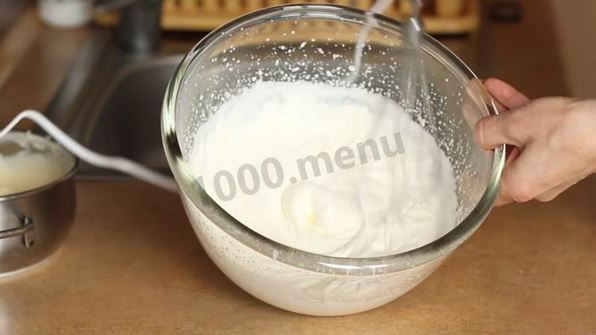 муссовый торт с зеркальной глазурью медовый