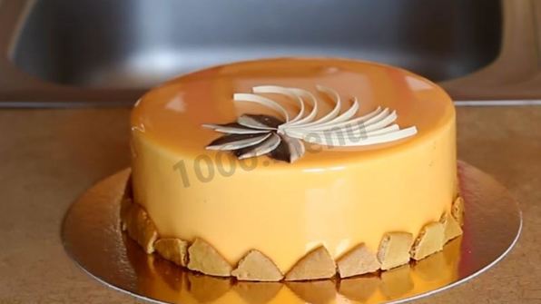 муссовый торт с зеркальной глазурью медовый