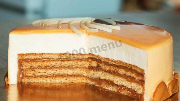 муссовый торт с зеркальной глазурью медовый