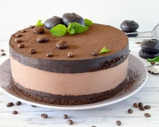 Шоколадный муссовый торт с ванильным вкусом