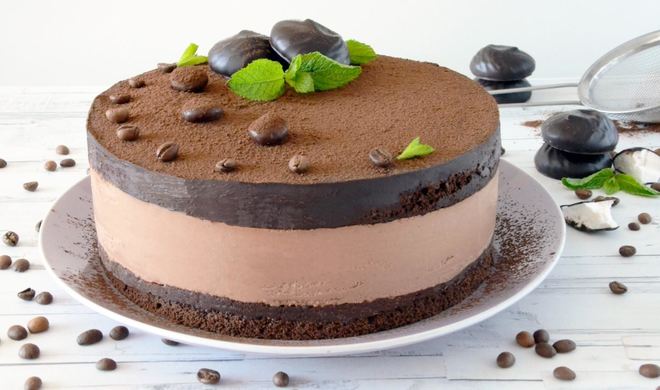 Шоколадный муссовый торт с ванильным вкусом