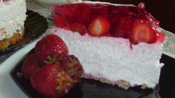 торт клубничный восторг