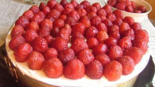 торт клубничный восторг