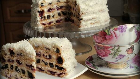 торт вишня в снегу