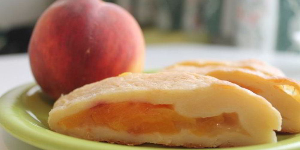 Рецепт творожных рулетиков с персиком