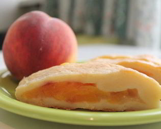 Творожные рулетики с персиком