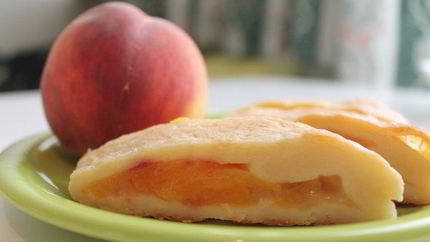 Творожные рулетики с персиком