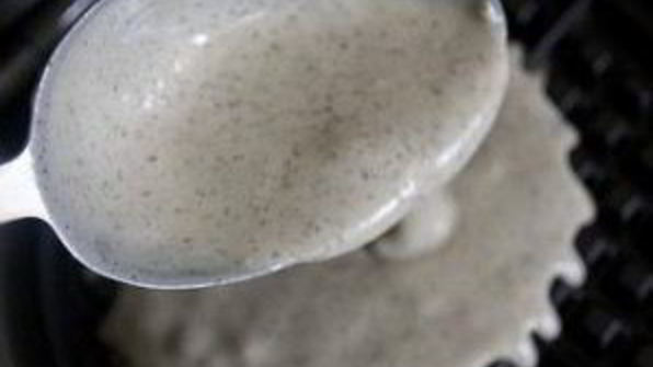 бельгийские вафли с черничным соусом