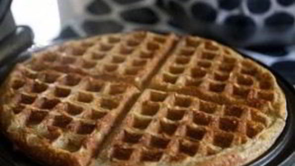 бельгийские вафли с черничным соусом