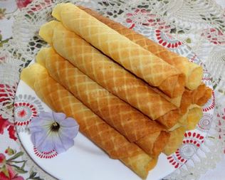 Хрустящие вафельные трубочки в вафельнице