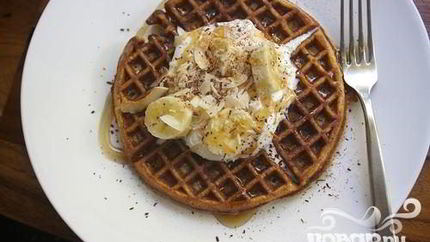 Кокосовые вафли со взбитыми сливками