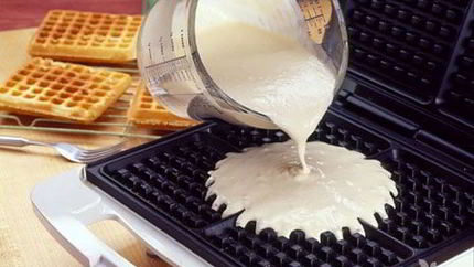 Тесто на вафли в вафельнице