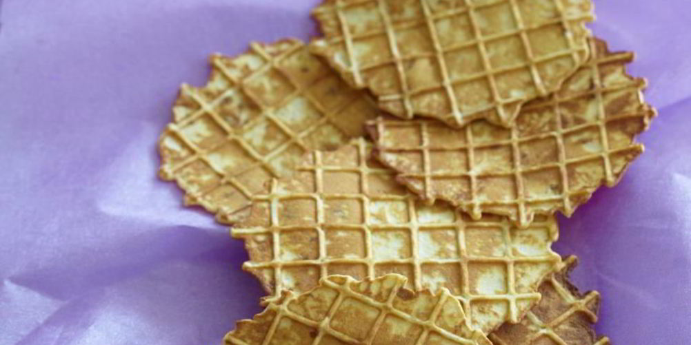 Рецепт творожных вафель с финиками