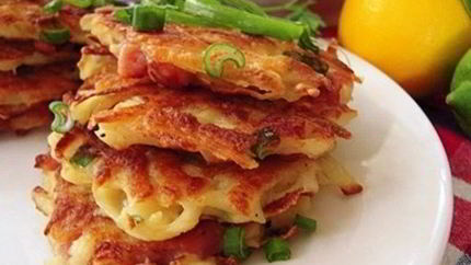 Венские вафли с ветчиной и сыром на сковороде