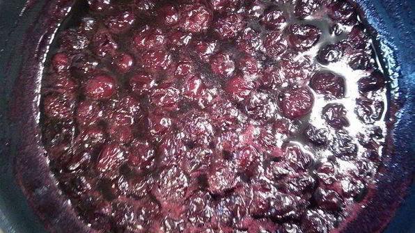 вишневый рулет