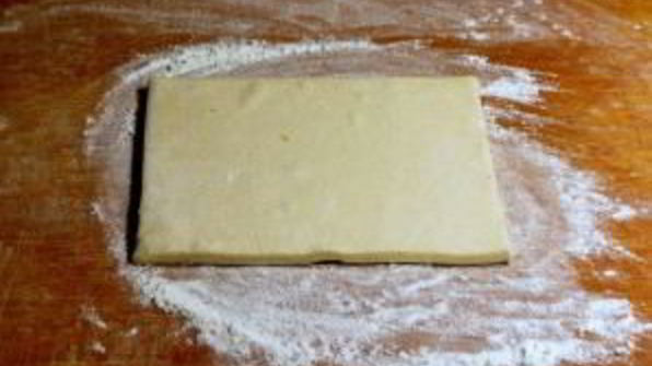 выпечка из слоеного теста в духовке