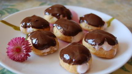 Мини-эклеры с клубничным кремом