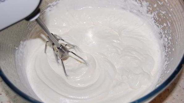 мини-эклеры с клубничным кремом