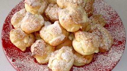 Пирожные эклеры с заварным кремом