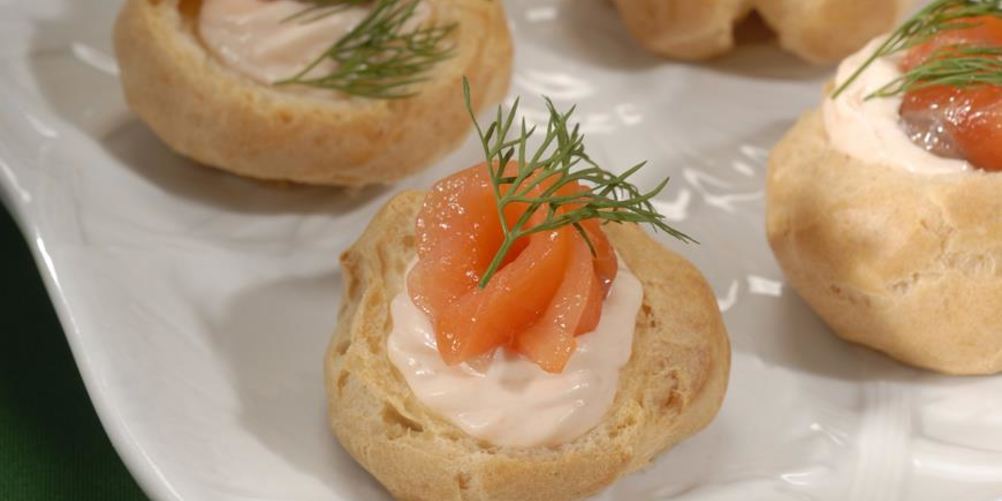Рецепт профитролей с лососем