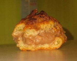 Профитроли с шоколадно-фундучным кремом