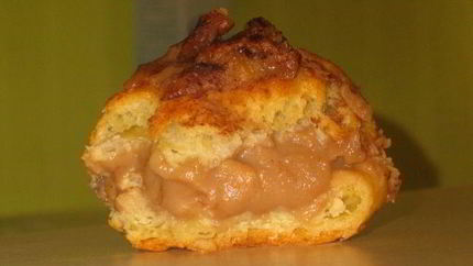 Профитроли с шоколадно-фундучным кремом