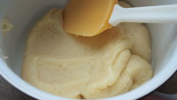 торт из профитролей с вишней и шоколадом