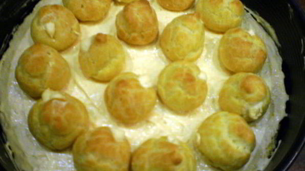 торт с профитролями и хурмой