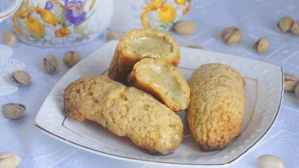 эклеры с фисташковым кремом